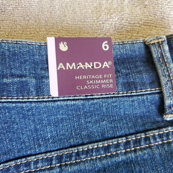 Gloria Vanderbilt Amanda Skimmer Capris - Picture 4 of 6